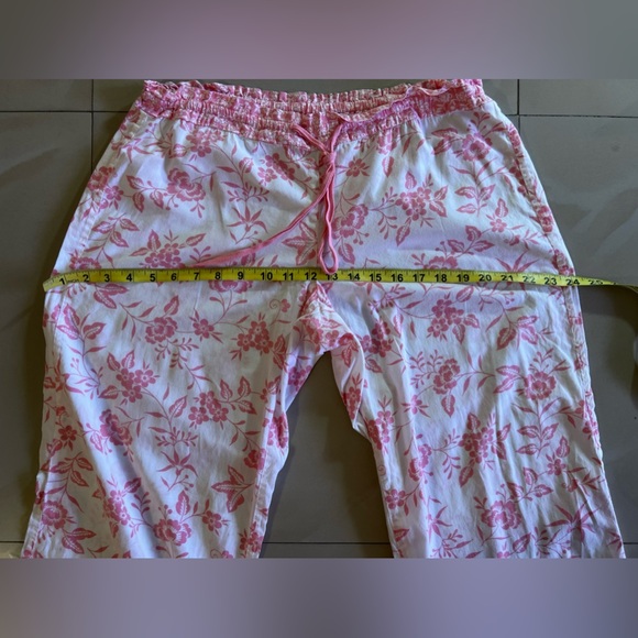 Gap lightweight floral pink Capri pants in size M wide legs - Picture 13 of 13